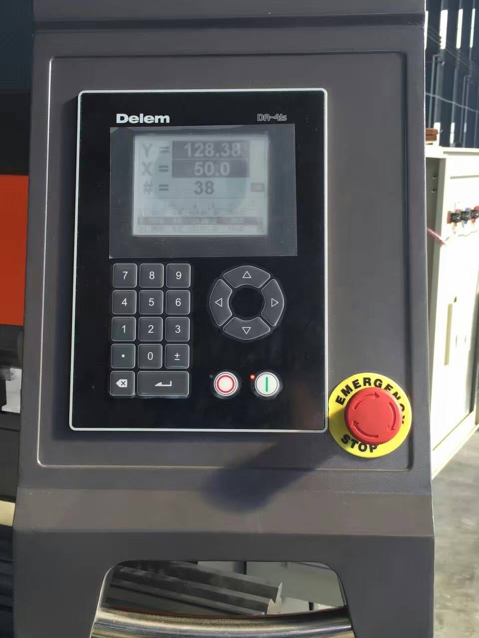 Hydraulic Stainless Steel Wc67y/k-300/6000 Mould Crowning Press Brake Acier inoxydable hydraulique Wc67y/k-300/6000 Presse plieuse de couronnement de moule