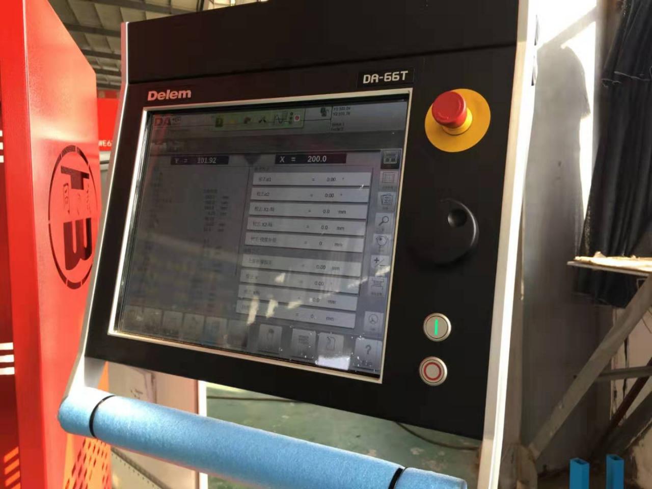 Hydraulic Stainless Steel Wc67y/k-300/6000 Mould Crowning Press Brake Acier inoxydable hydraulique Wc67y/k-300/6000 Presse plieuse de couronnement de moule