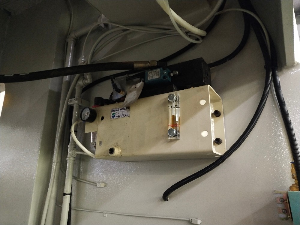 Pneumatic Friction Clutch High Performance Punch Press Machine Machine de poinçonnage haute performance à embrayage à friction pneumatique