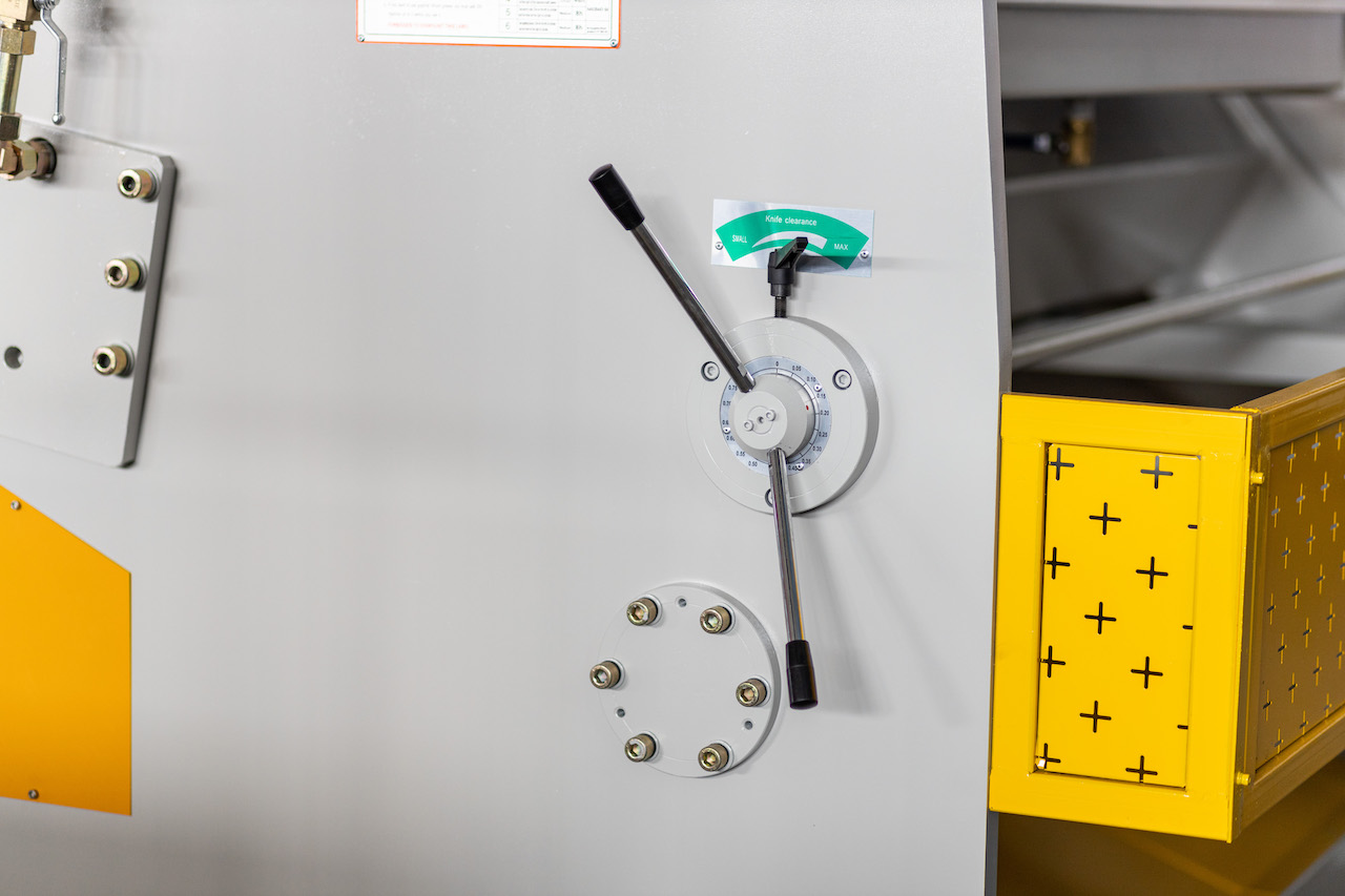 Machine de cisaillement hydraulique de plaque d'acier de machine de cisaillement de tôle de Qc11y 8x3200