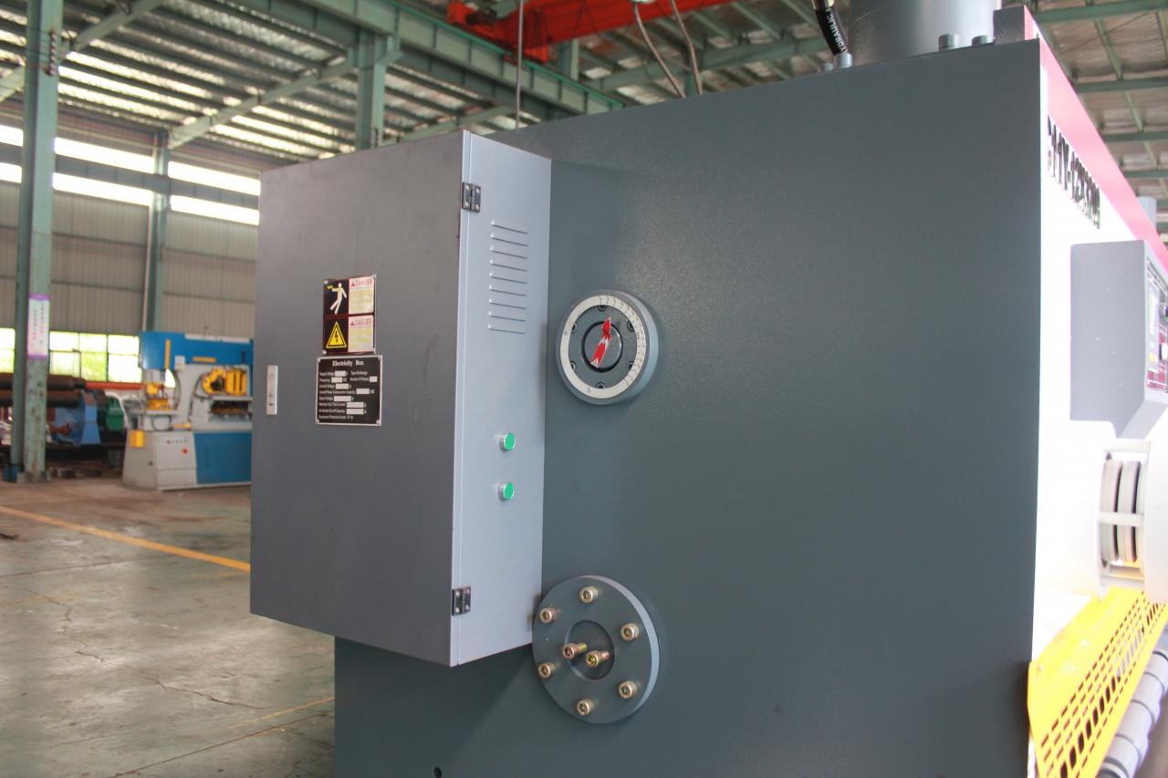 Qc11y Metal Plate Hydraulic Guillotine Shearing Machine For Sale Machine de cisaillement de guillotine hydraulique de plaque métallique Qc11y à vendre