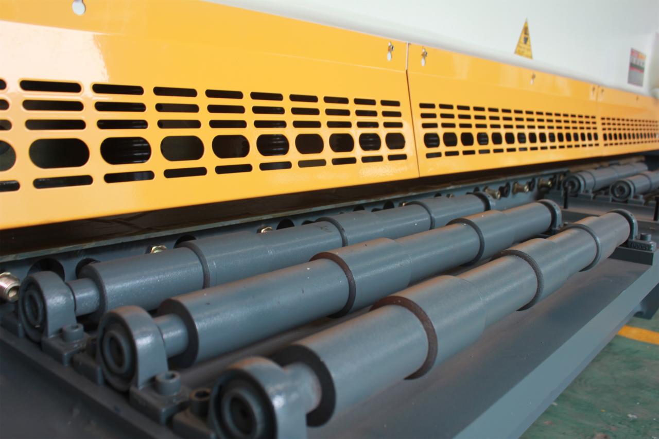 Qc11y Metal Plate Hydraulic Guillotine Shearing Machine For Sale Machine de cisaillement de guillotine hydraulique de plaque métallique Qc11y à vendre