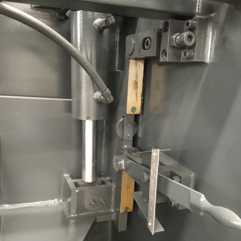 Qc12k-4x2500 Cnc Hydraulic Customized Shearing Machine Cutting Machine Qc12k-4x2500 Cnc machine de découpe hydraulique personnalisée de cisaillement