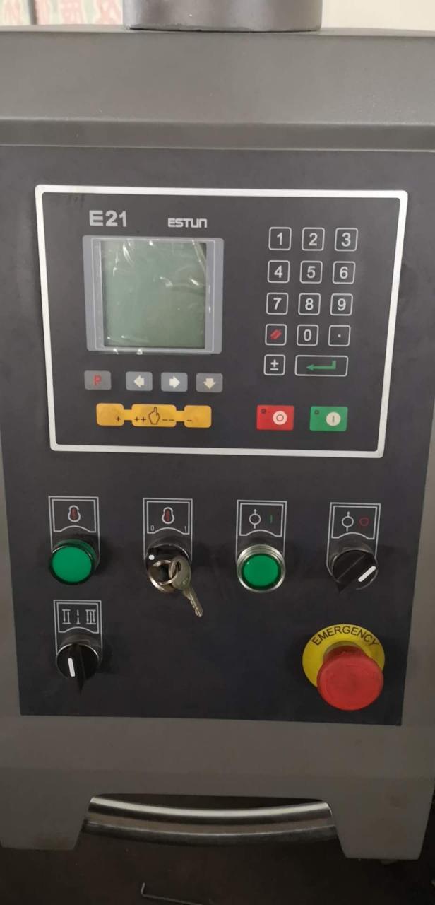 Qc12y 6x3200 Table coulissante à plaque hydraulique a vu la découpeuse de cisaillement de guillotine