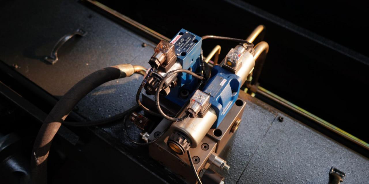 Wc67 Hydraulic Press Brake / CNC Press Bending Machine / Plate Bending Machine China Presse plieuse hydraulique WC67 / plieuse de presse CNC / plieuse de plaque Chine