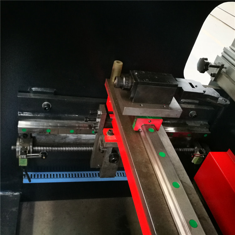 Wc67y-160 4000 Hydraulic Press Brake Cnc Metal Bending Machine For 4000mm Width Steel Machine à cintrer en métal de commande numérique par ordinateur de frein de presse hydraulique de WC67y-160 4000 pour l'acier de largeur de 4000mm