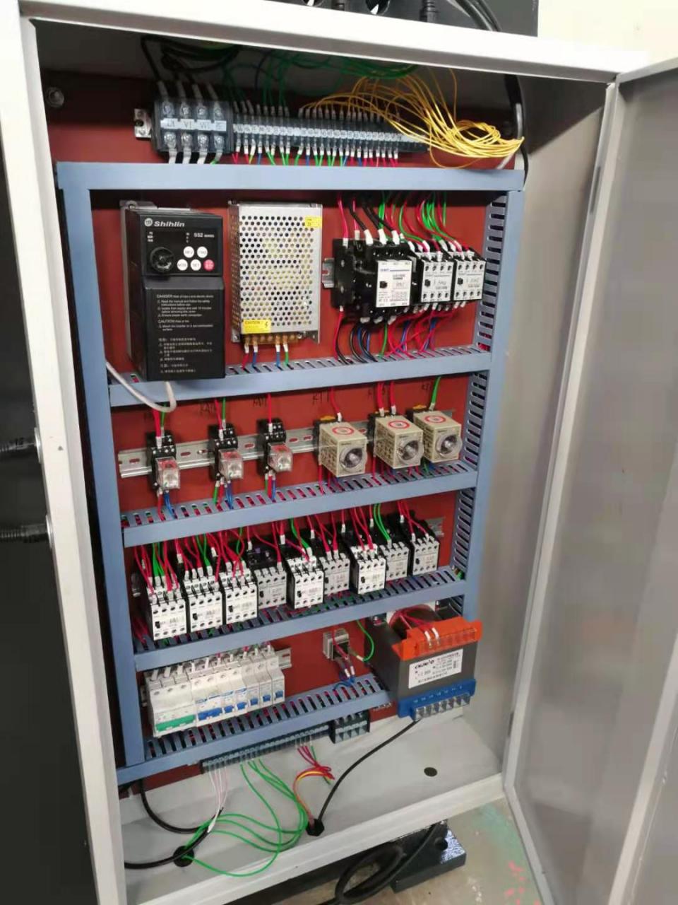 Wc67y-160 4000 Hydraulic Press Brake Cnc Metal Bending Machine For 4000mm Width Steel Machine à cintrer en métal de commande numérique par ordinateur de frein de presse hydraulique de WC67y-160 4000 pour l'acier de largeur de 4000mm