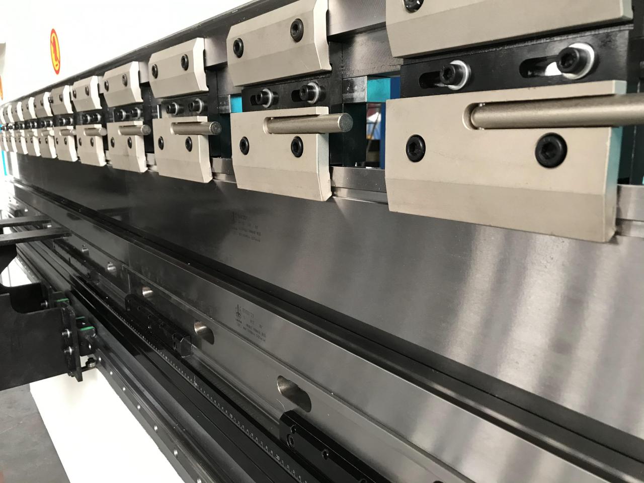 Wc67y-65/2500 Oem presse plieuse hydraulique machine à cintrer en acier